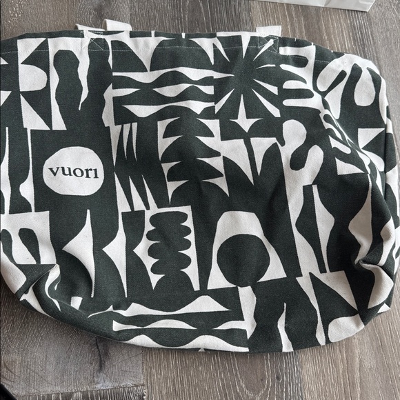 Vuori Limited Edition Large Tote - Picture 2 of 3